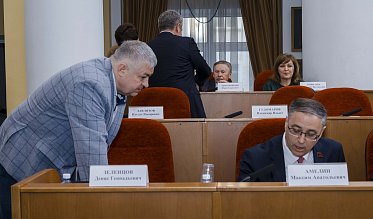 Евгений Солнцев впервые отчитался перед депутатами Заксобрания